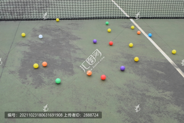 網(wǎng)球場(chǎng)彩球