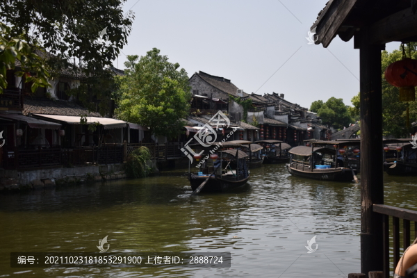 古鎮(zhèn)烏篷船