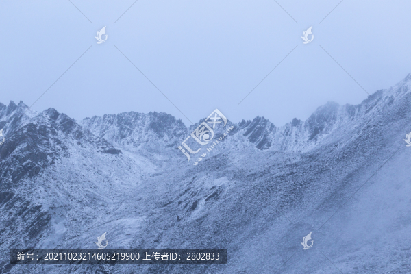 高原雪山水墨自然風(fēng)光
