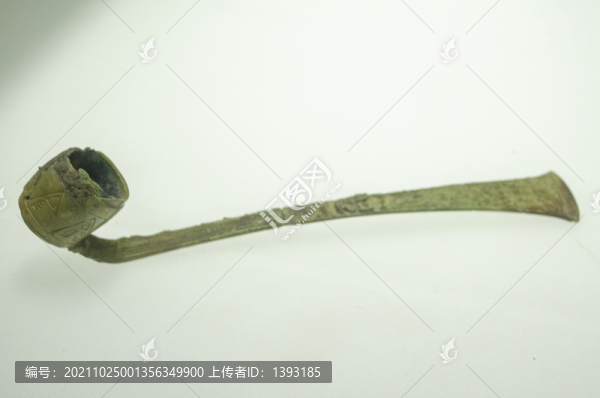 信陽(yáng)博物館館藏商代獸面長(zhǎng)柄勺
