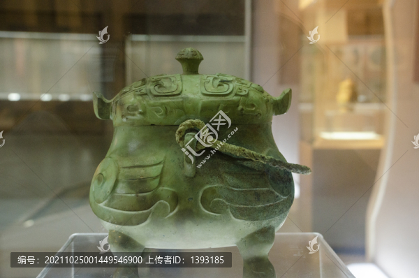 信陽博物館館藏商代盛酒器鸮卣