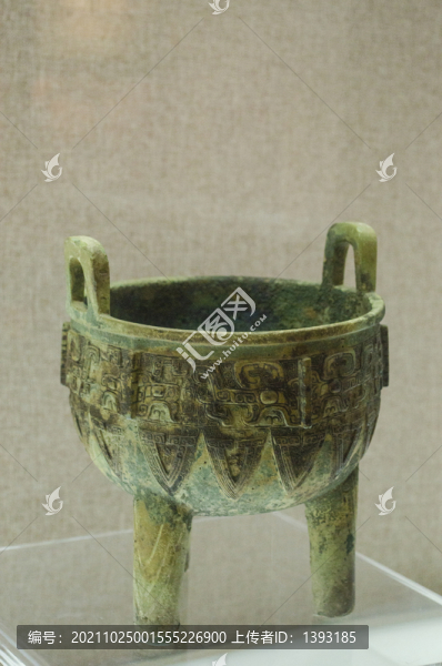 信陽博物館館藏商代晚期饕餮紋鼎