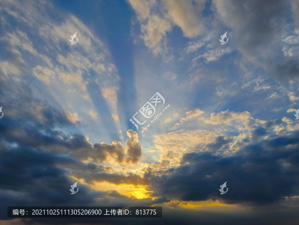 云海天際金色云