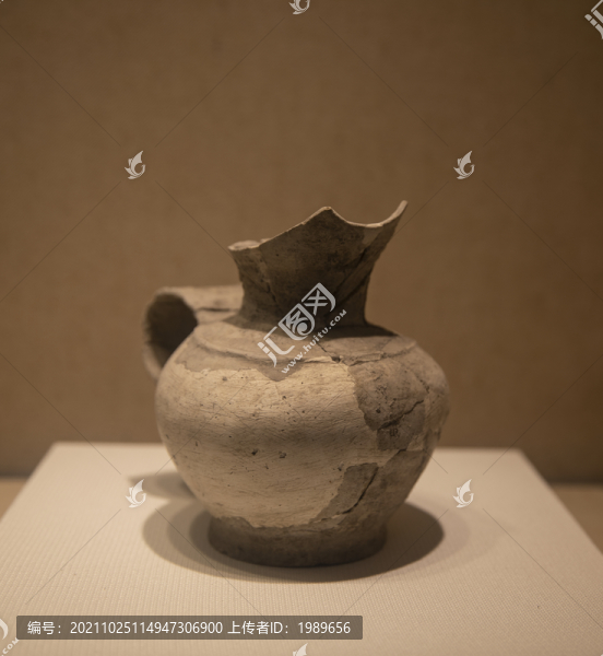 灰陶寬把杯