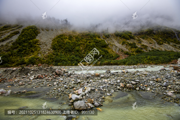 瀘定縣海螺溝冰川水