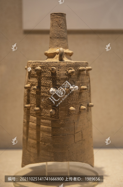 戰(zhàn)國原始瓷甬鐘