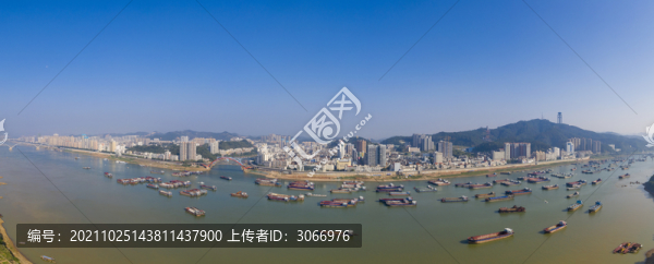 廣西梧州深秋碧水藍(lán)天景美如畫