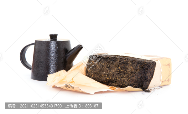 半塊磚茶和一個粗瓷茶壺