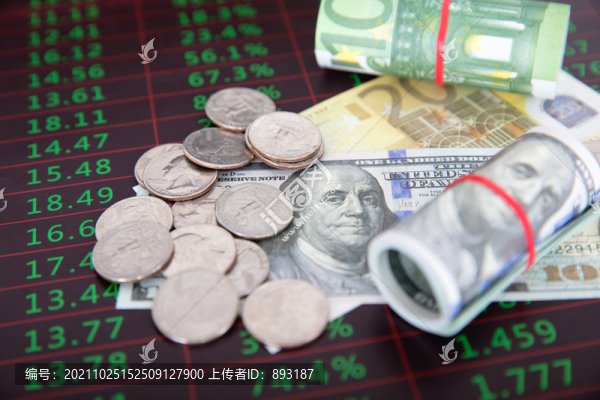 美元鈔票和歐元鈔票及一些硬幣