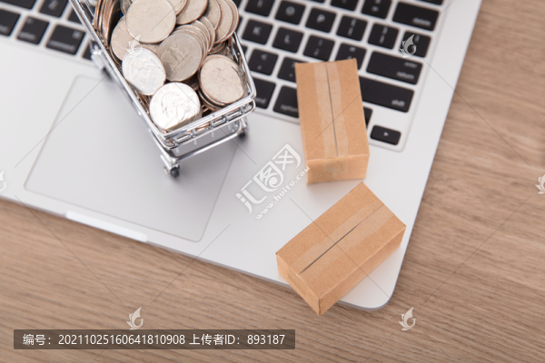 美元硬幣的購物車和兩個(gè)快遞包裹