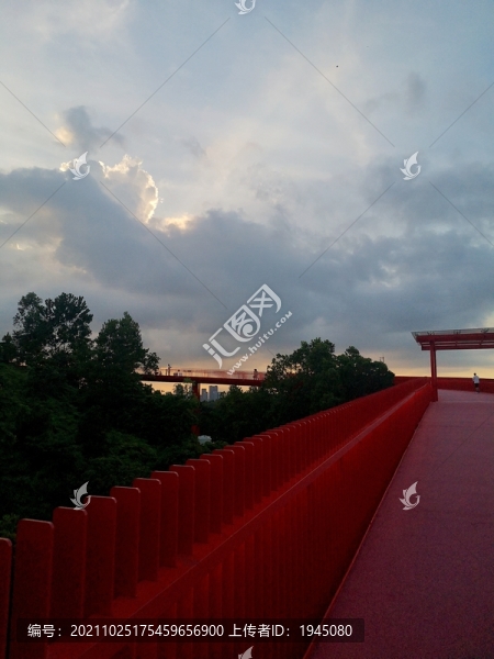 光明虹橋傍晚天空