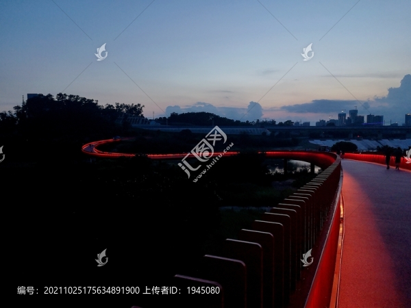光明虹橋公園傍晚