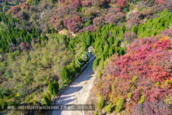 航拍濟(jì)南章丘蓮花山紅葉