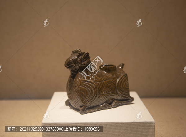 東漢越窯褐釉羊形器