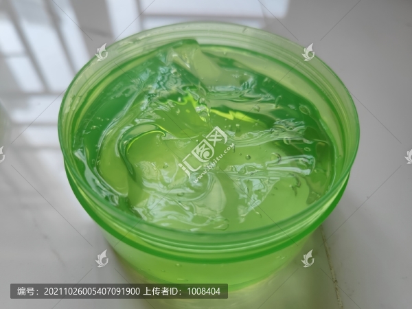 晶瑩剔透的蘆薈膏