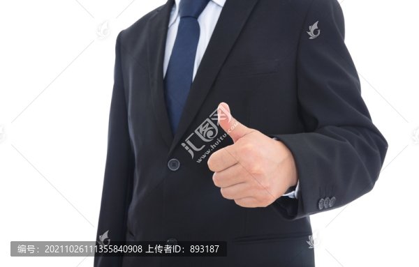 穿著黑西裝的男性手豎起大拇指