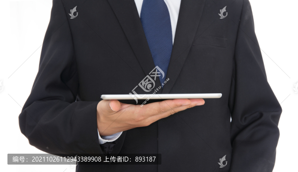 商務(wù)男士手拿ipad平板電腦