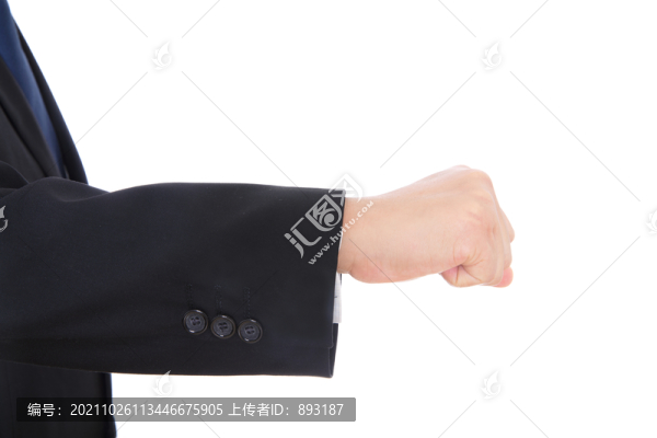 白背景前握著拳頭出擊的手