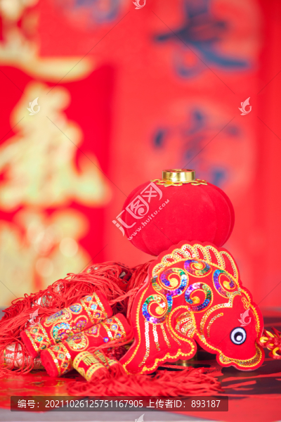 紅色小燈籠和中國結