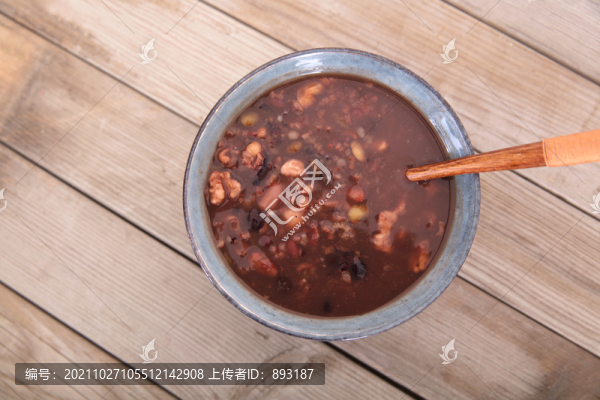 一碗做好的臘八粥