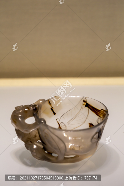 北京故宮珍寶館清代瑪瑙雕螭耳杯