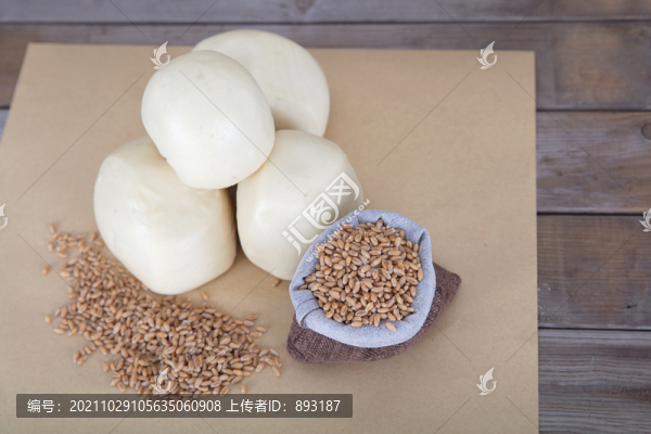 白面饅頭及原料小麥和麥穗
