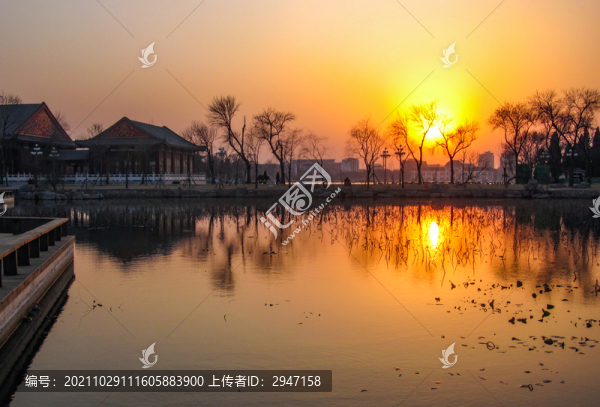 中國天津水上公園落日風(fēng)光
