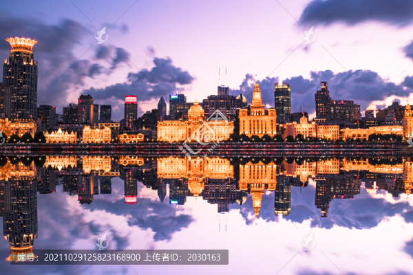 水墨倒影外灘