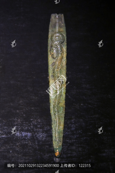 蛇紋柳葉形銅劍