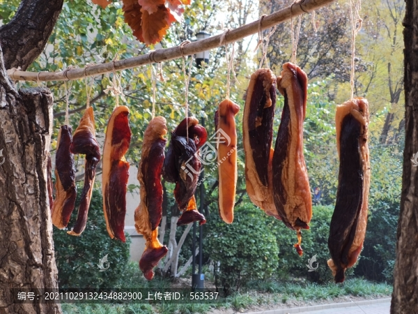 涼曬的臘肉