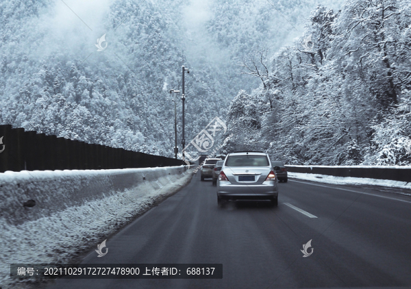 川西拖烏山泥巴山雪景雅西高速