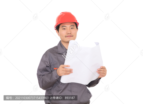 頭戴安全帽的工程師正在看圖紙