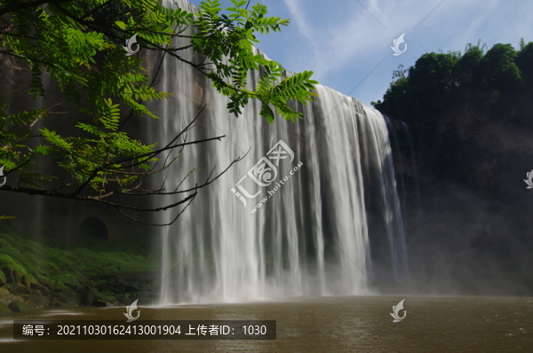 山水瀑布