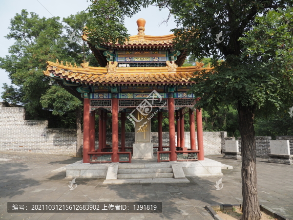山海關(guān)老龍頭御碑亭