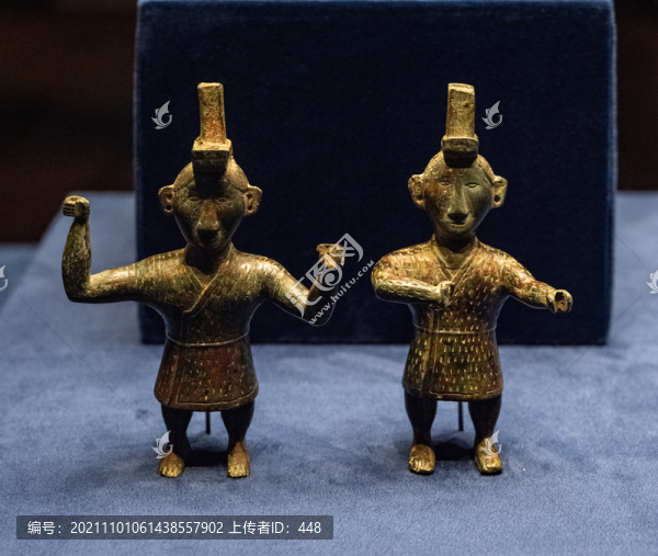 戳點(diǎn)紋右衽銅武士俑