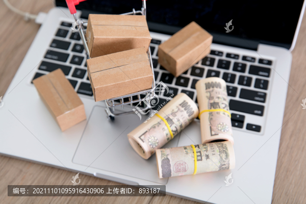 日元鈔票和購物車及快遞包裹模型