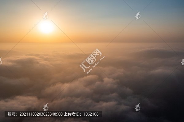 云霧中的天津日出