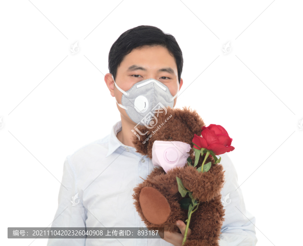 男士手拿禮物準(zhǔn)備過情人節(jié)