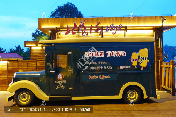 老爺車造型銷售冷飲的售貨車