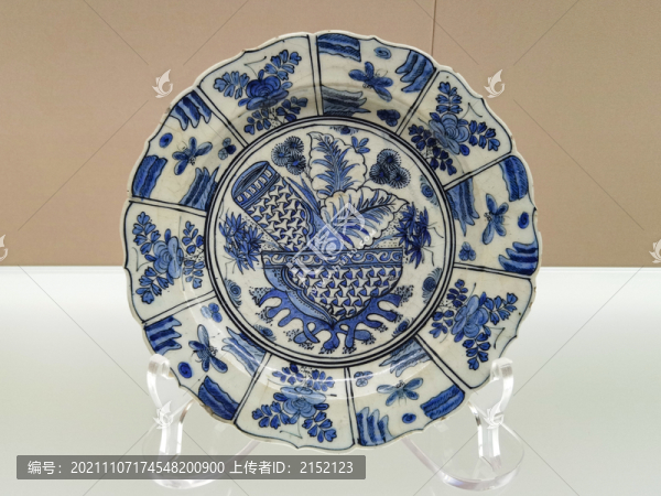 清代景德鎮(zhèn)窯籃彩花卉盤