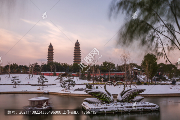 中國(guó)山西太原雙塔公園初雪風(fēng)光