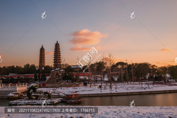 中國山西太原雙塔公園初雪風(fēng)光