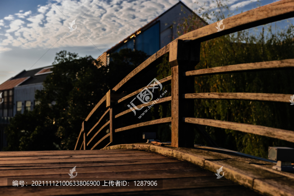 晨光木棧橋
