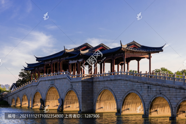 清晨凌云橋