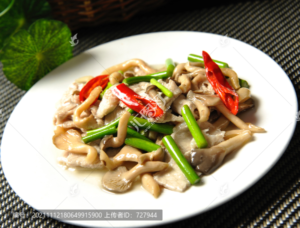 野生菌炒肉
