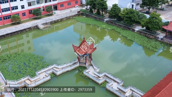 江西吉安鳳凰中學湖心亭