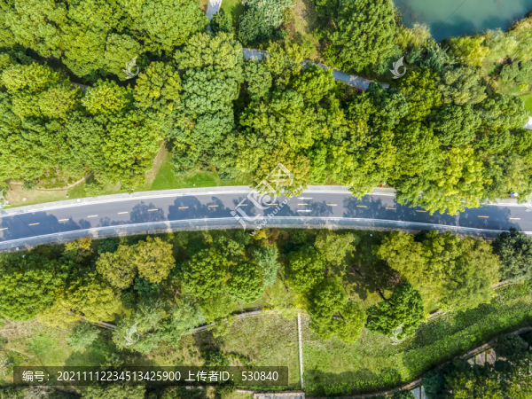 航拍山間公路