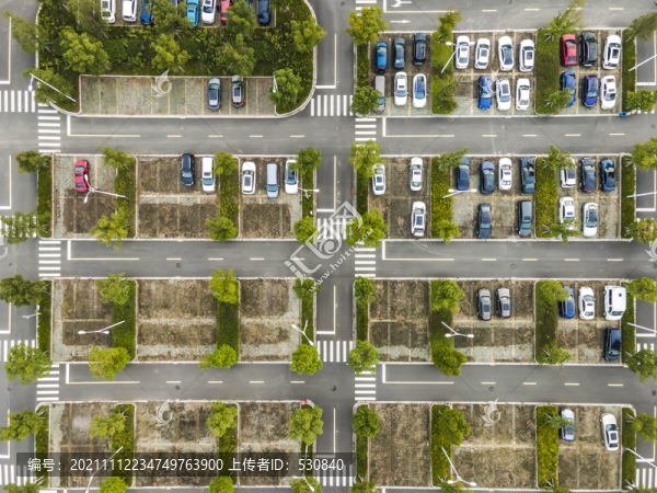 航拍公共停車場