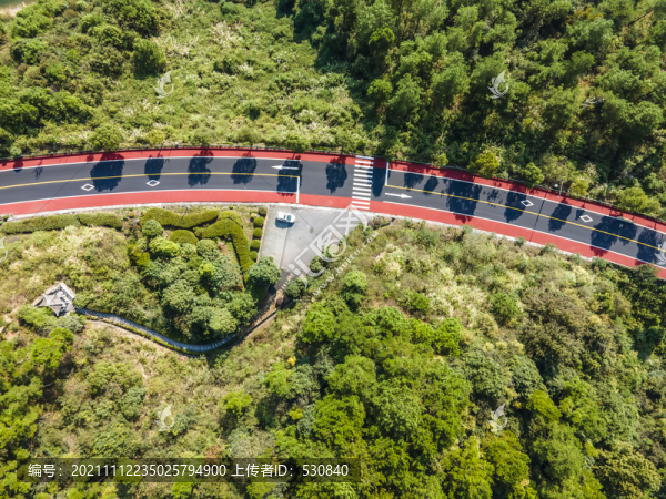 航拍山間公路
