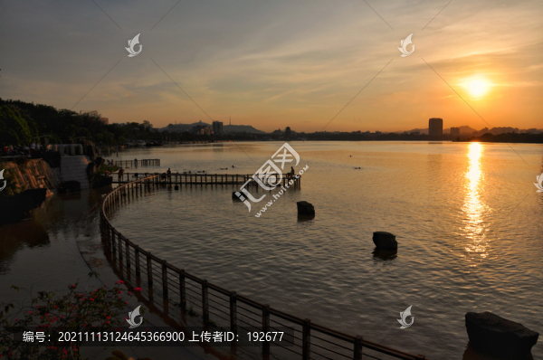 江邊夕陽